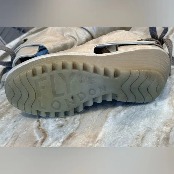 Women’s FLY LONDON Yema ivory pearl leather wedge sandals- Size 36 - Picture 8 of 11